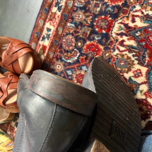 Frye Chelsea Boots, size 10.5 - Picture 3 of 7